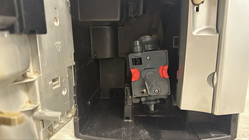 Кавомашина DeLonghi Magnifica з капучінатором