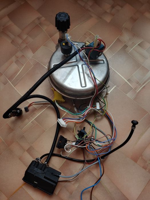 Продам паровой котел для моющего пылесоса со всем обвесом,рабочий