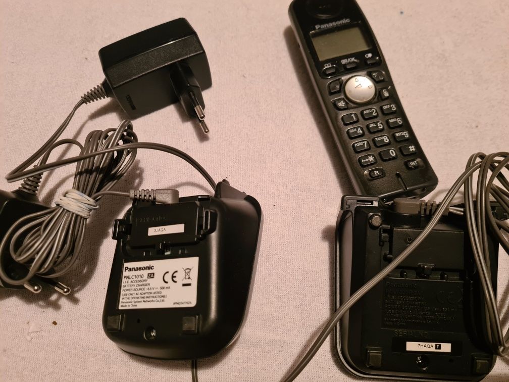 Telefony stacjonarne bezprzewodowe PANASONIC baza