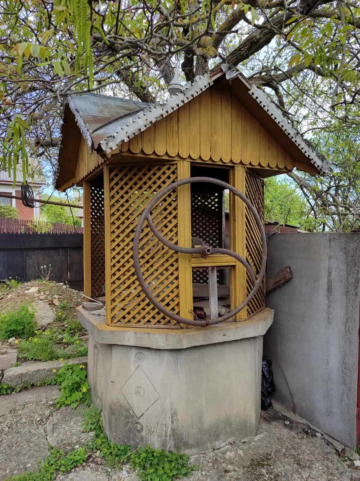 Продається будинок і земельна ділянка на вул. Топорівська