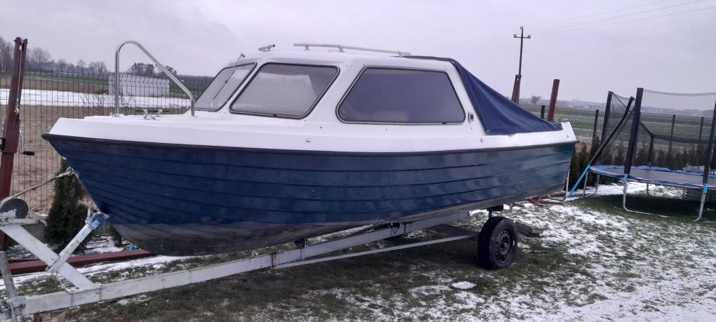 Łódka łódź kabinowa 565cm dl 220 cm szerokości wózek slipowy