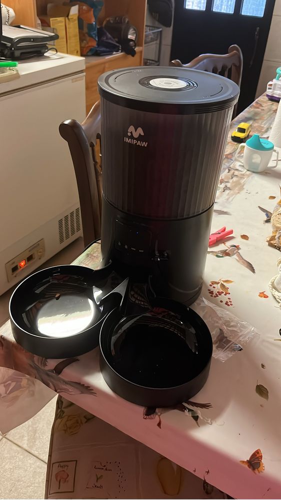 Vendo comedouro automatico  com aplicação