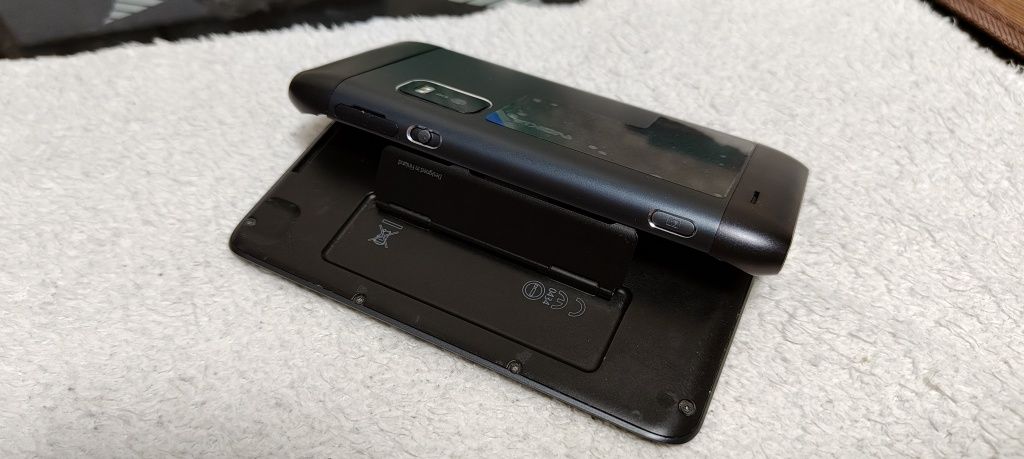 Nokia E7 16GB          .