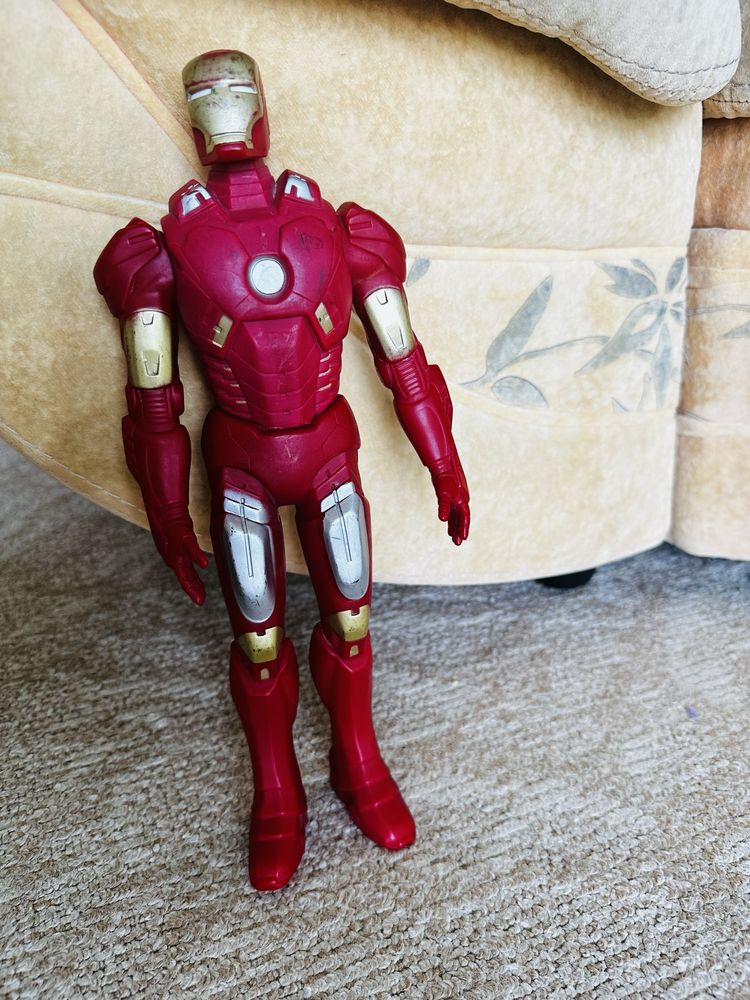 Іграшки Marvel (халк, залізна людина)
