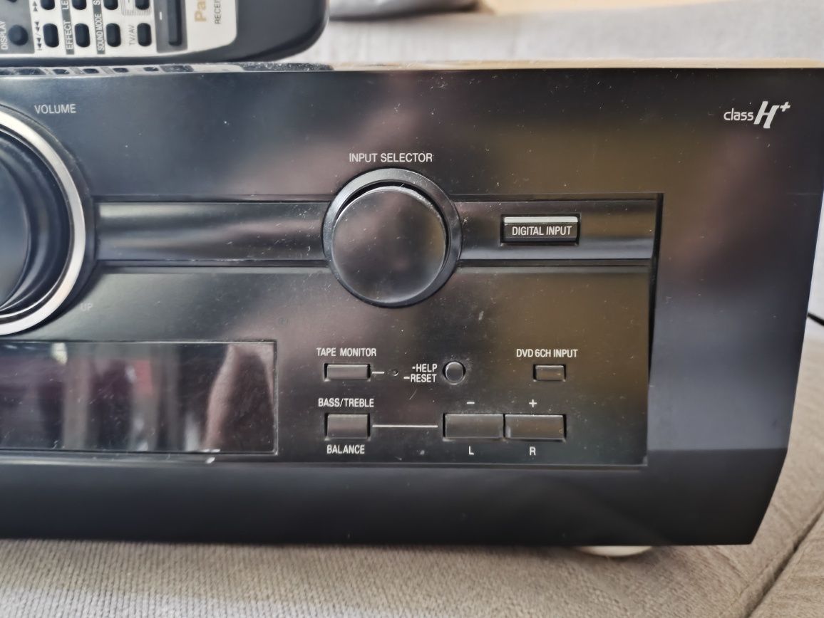 Amplituner Panasonic SA - HE70 + pilo