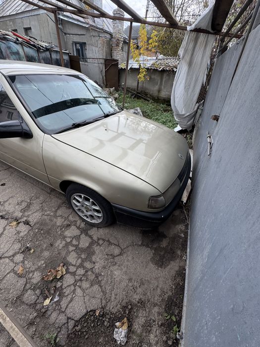 Opel vectra  A 1992 року