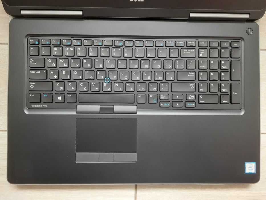 Dell 7720 IPS Xeon-1505m v6 16 Gb SSD+HDD Nvidia p4000 8Gb, бат 5 год