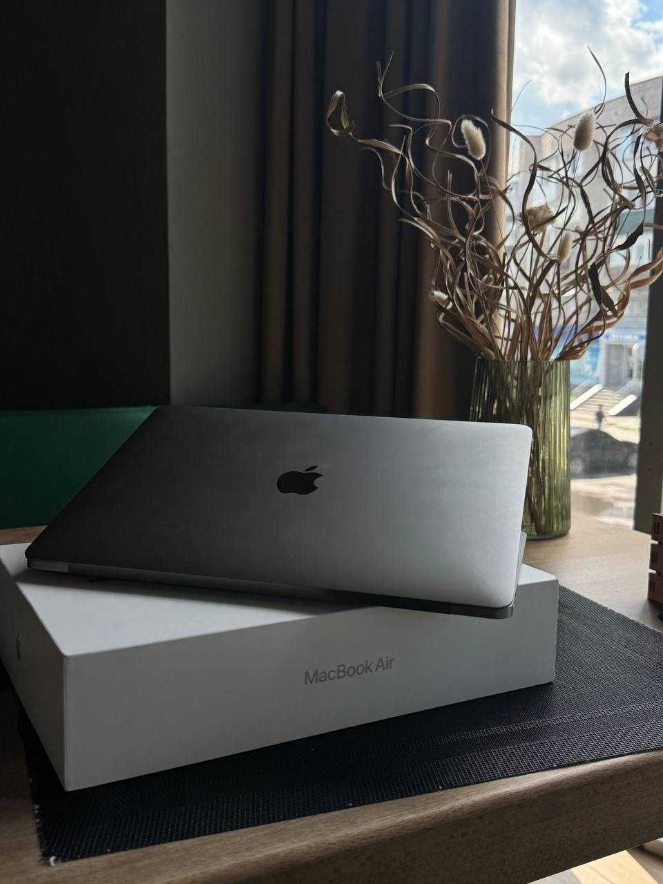 MacBook Air M1 91% батарея в идеале полный комплект