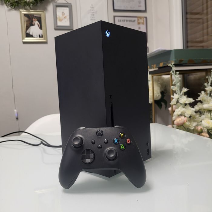 XBOX SERIES X plus PAD Stan idealny konsola 1tb