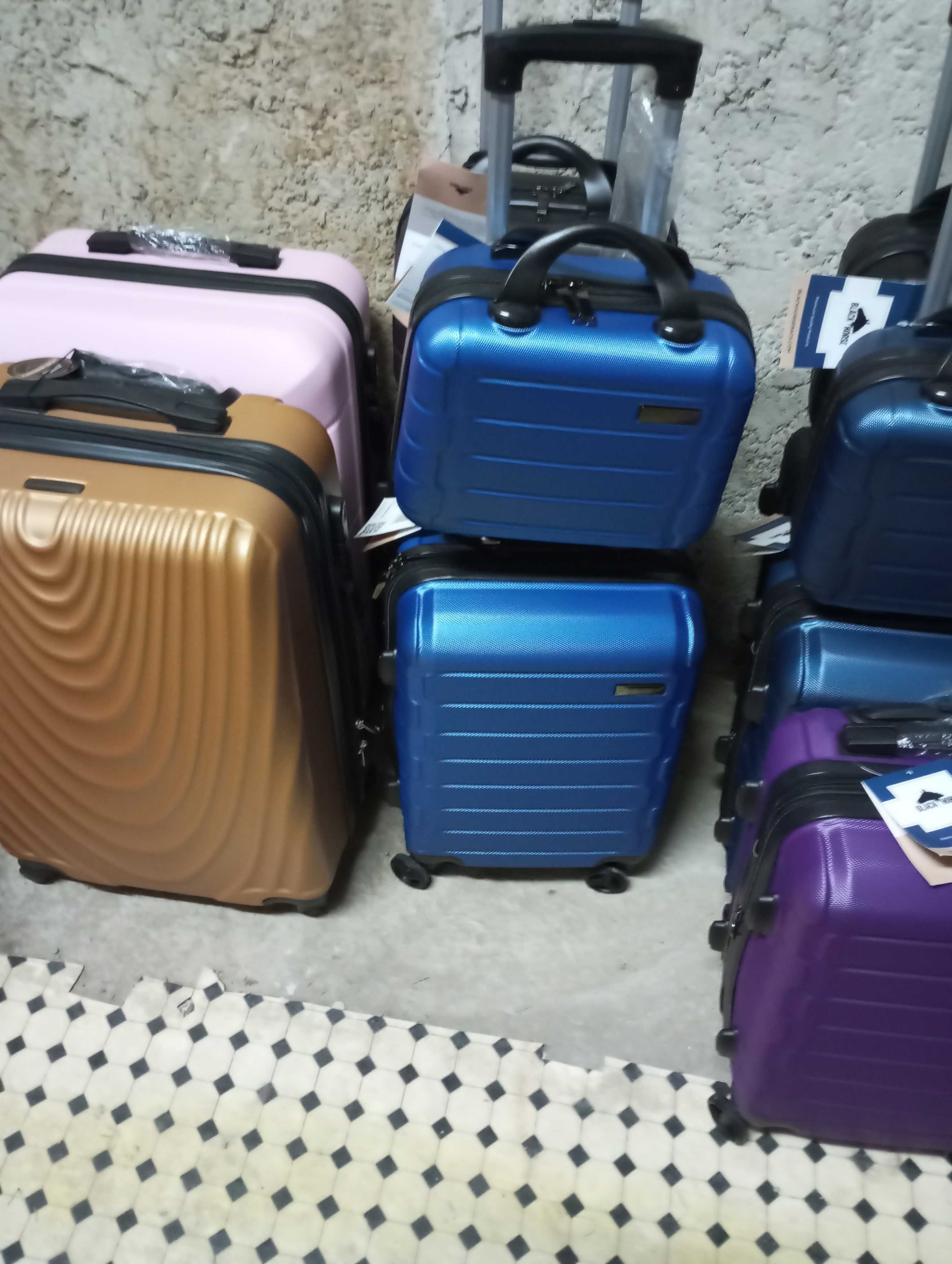 walizka średnia xl z poszerzeniem na 4 kołach z abs podróżna
