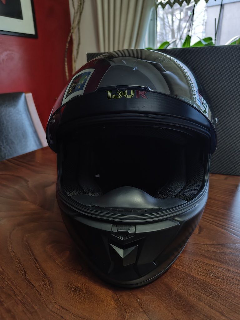 Capacete 130R em Carbono