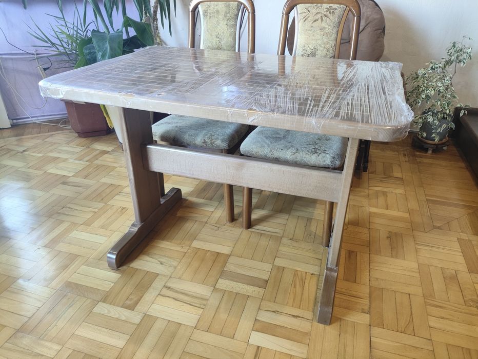 Новий дерев'яний стіл для вітальні, тераси  або кухні