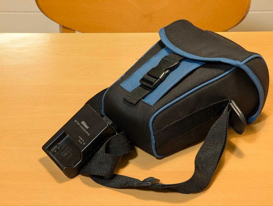 Nikon D3300 + Lente 18-55mm + 2 Baterias & Carregador + Bolsa