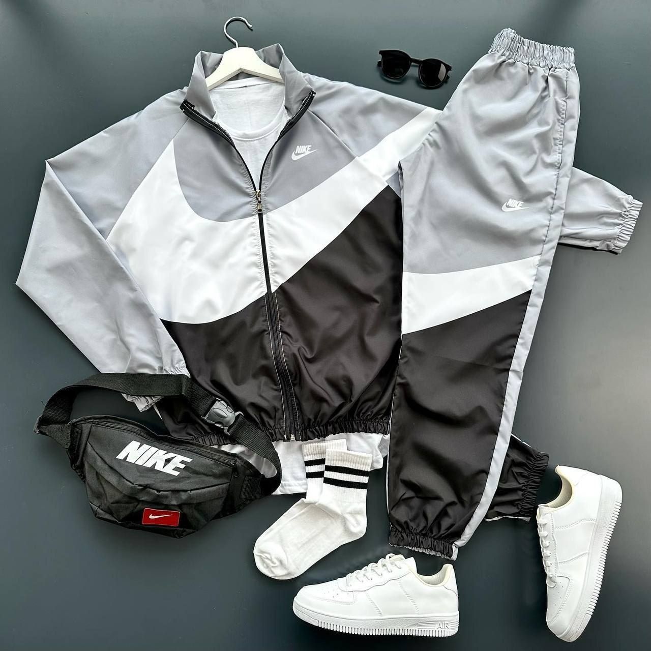 Костюм Nike ( штани+вітровка)