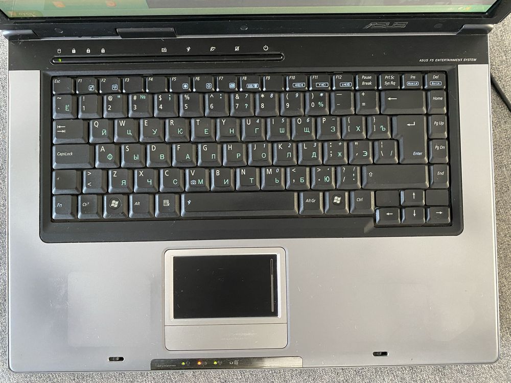 Ноутбук ASUS в чудовому стані