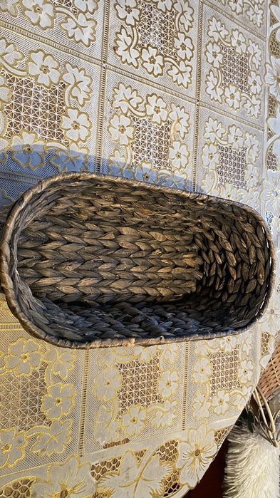 Корзинка плетеная овальная