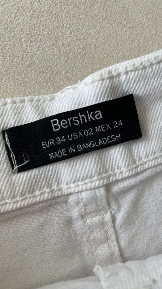 Шорти білі Bershka 34р