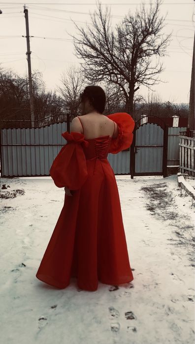 Сукня випускна червона
