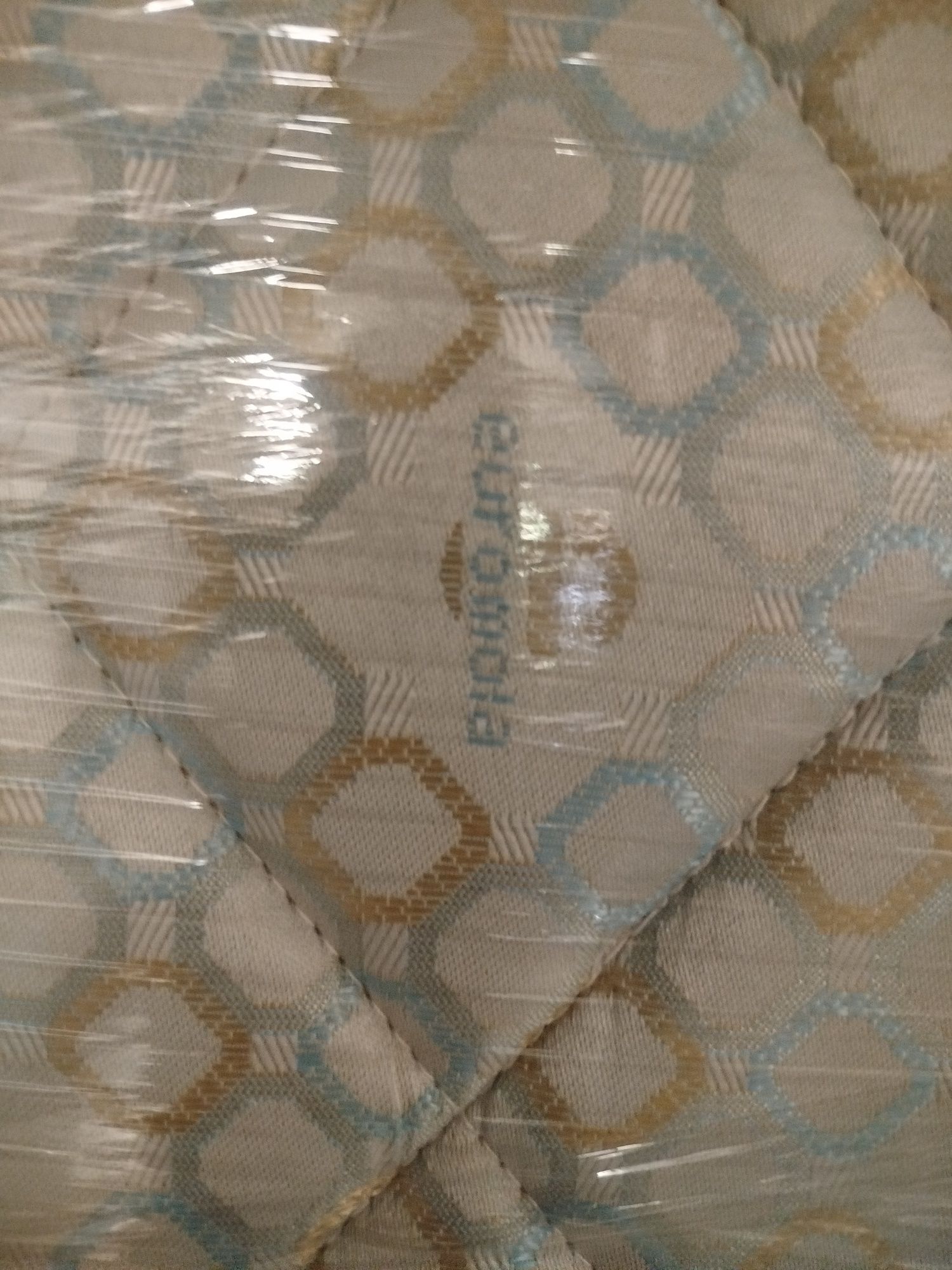 Estrutura de cama de casal + colchão