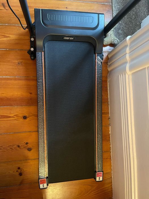 Passadeira de corrida compacta e dobrável.