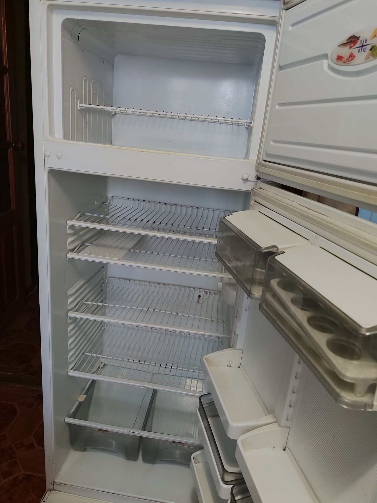 Холодильник (двокамерний)
