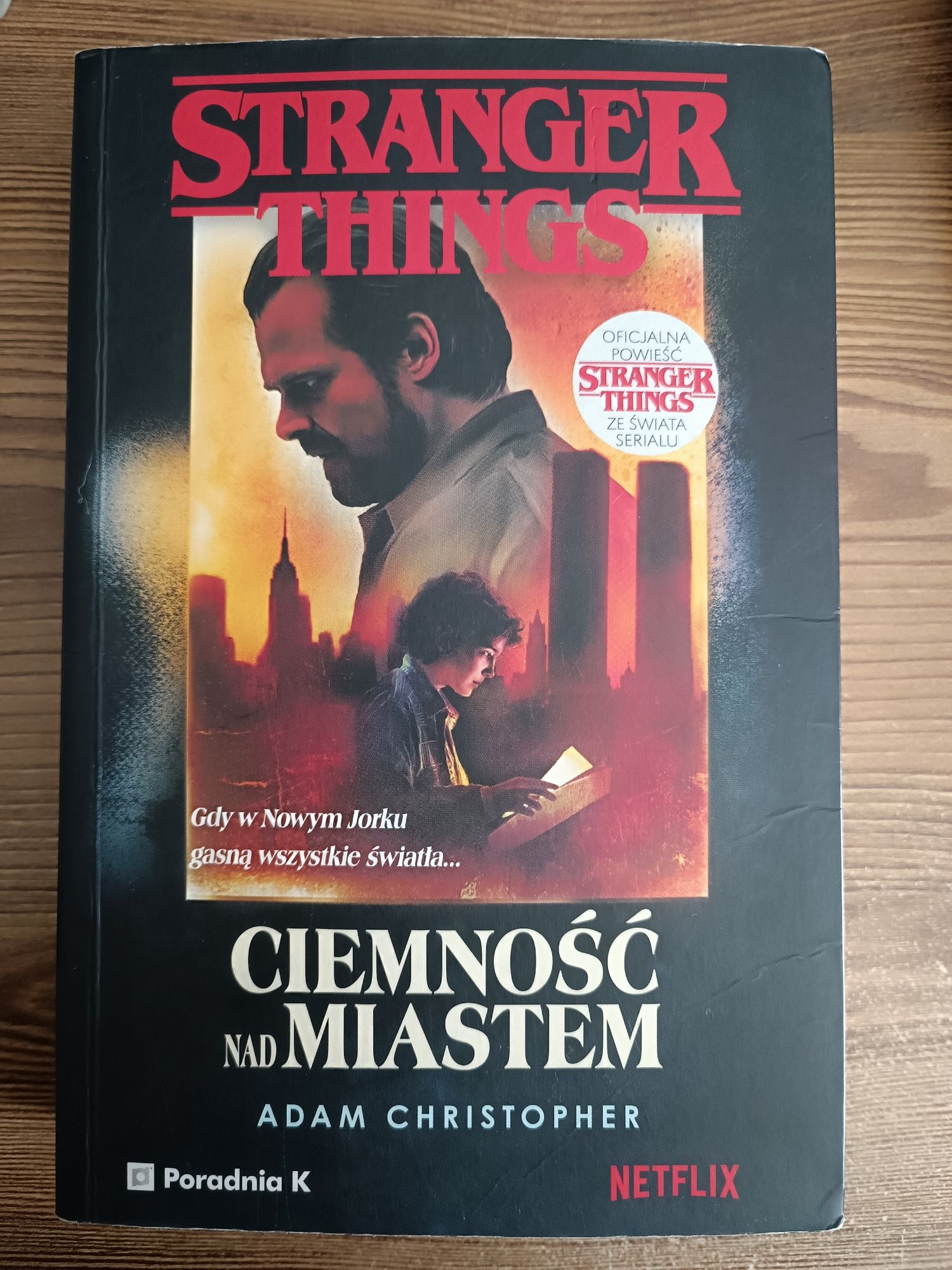 Książka Stranger Things Ciemność nad miastem  Adam Christopher