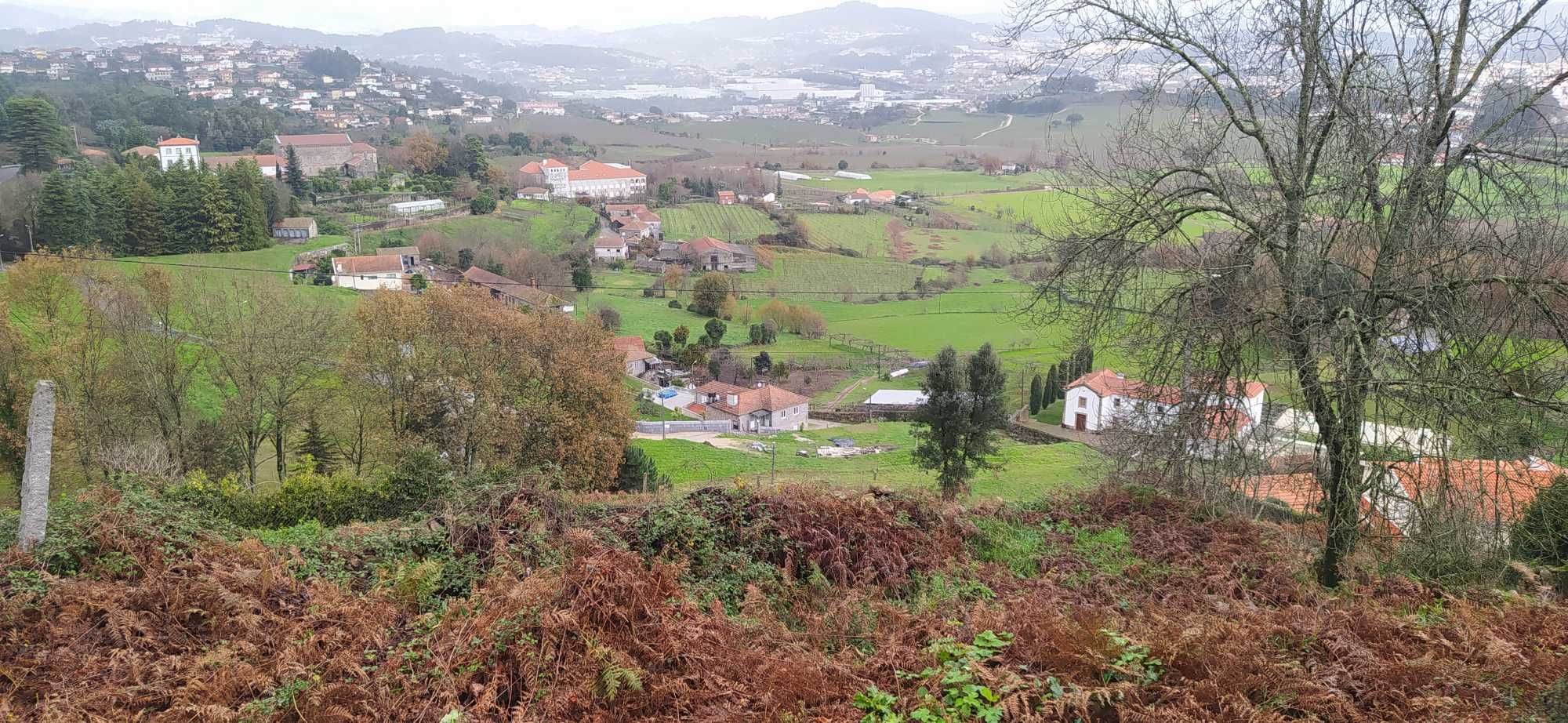 2 Moradias para recuperar com terreno de 1460m2