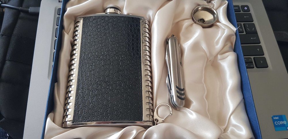 Подарунковий набір фляга, лійка, ніж багатофункціональний