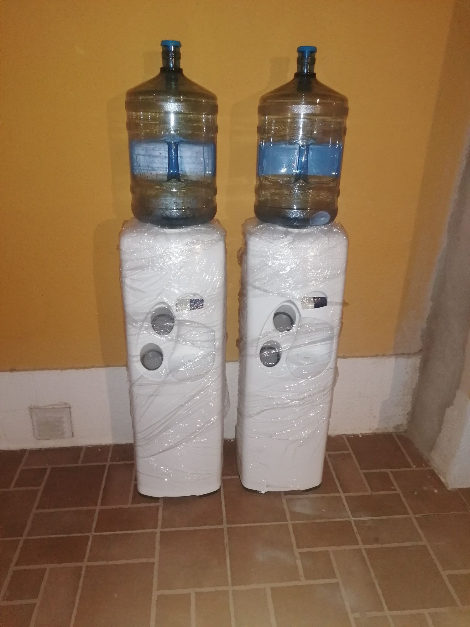 Dispensador, Máquina de água fresca e natural