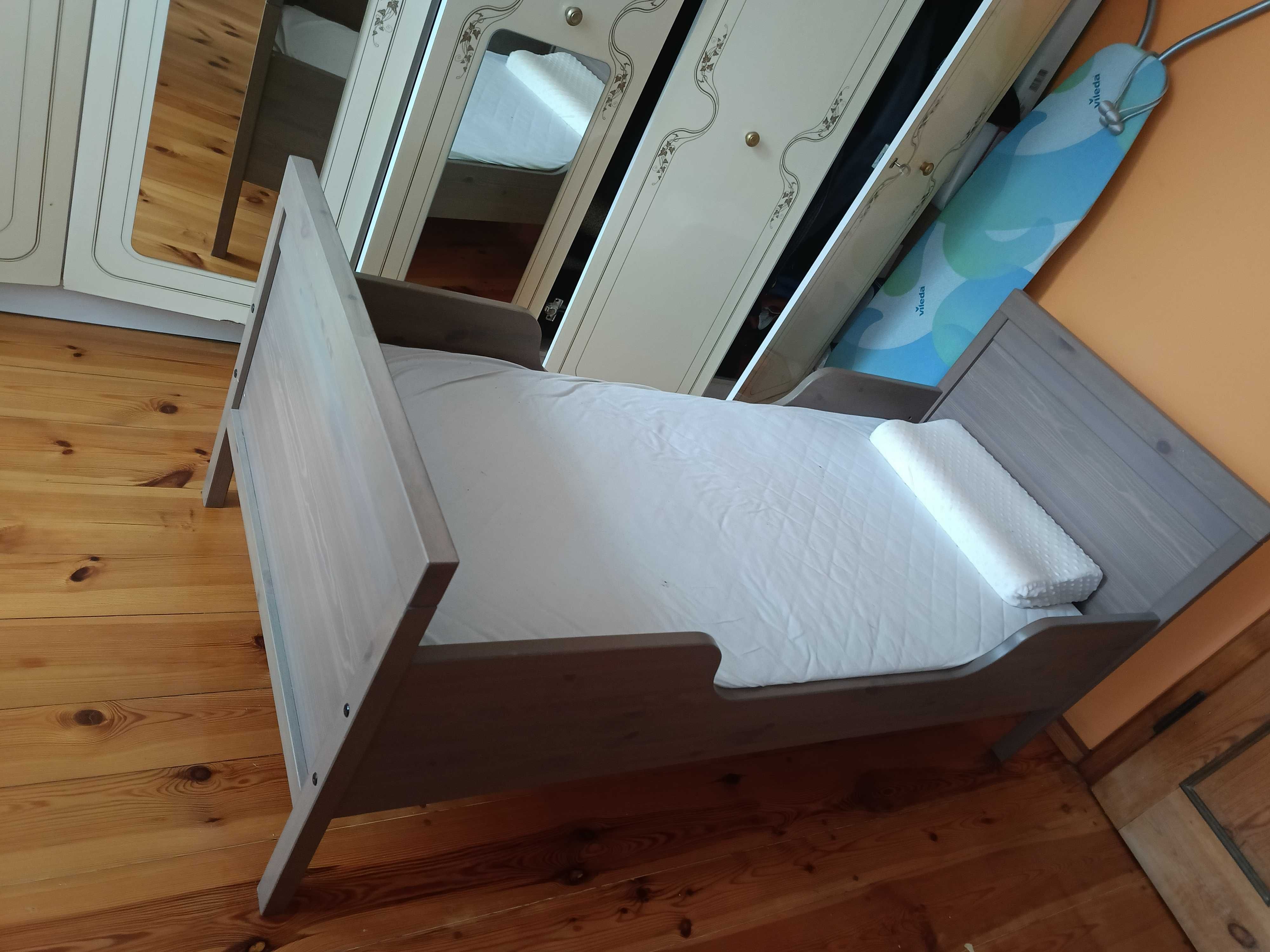 Łóżko drewniane dla dziecka