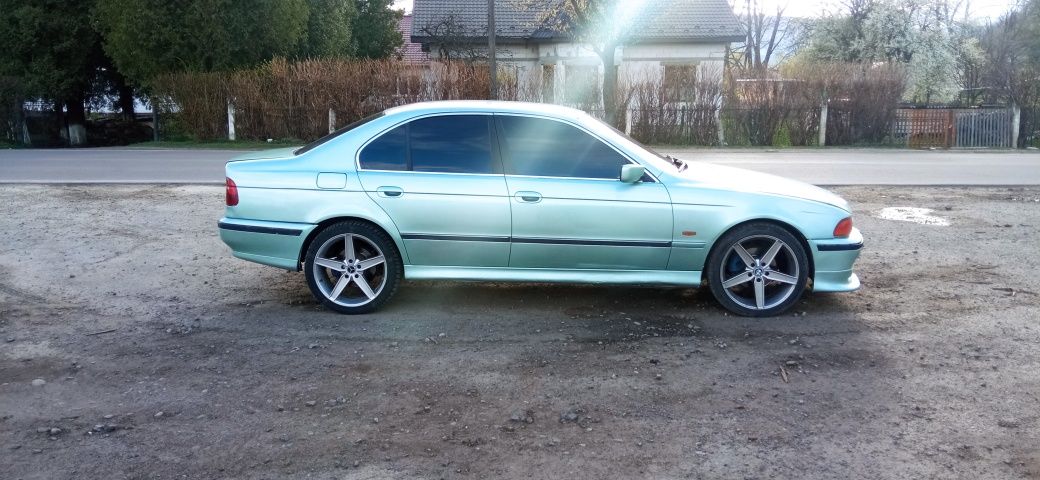 BMW E39 M5 series