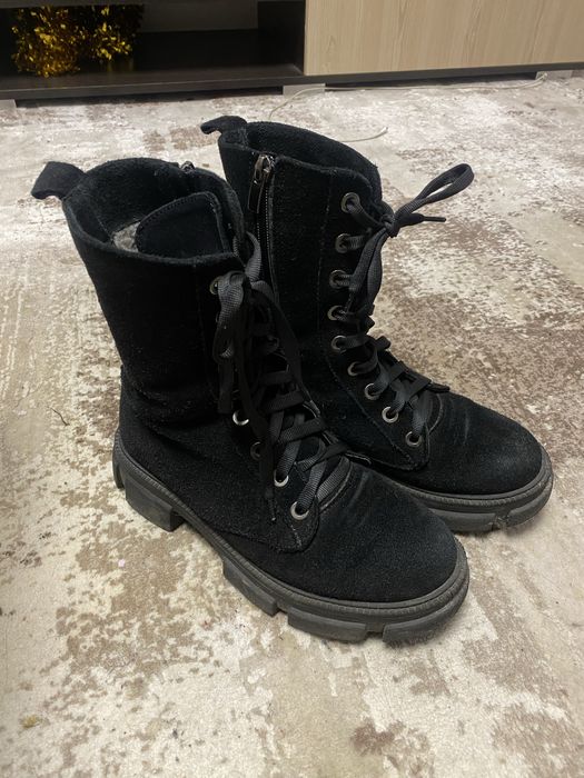 Продам жіноче зимове взуття  38 - 39 розмір