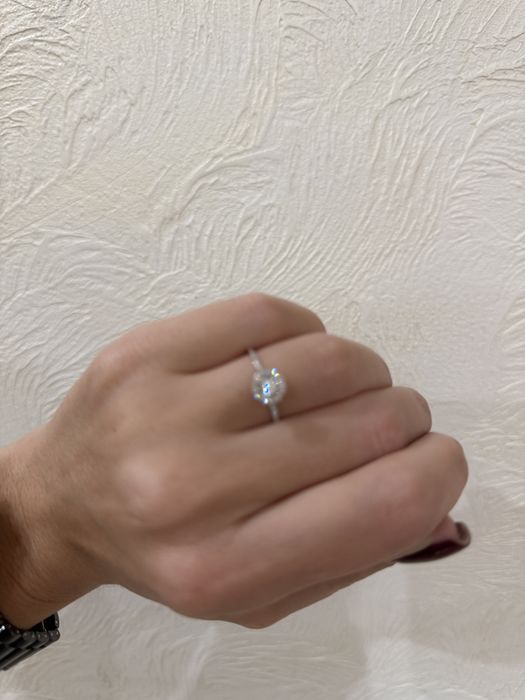 Продам кольцо с бриллиантами в стиле tiffany