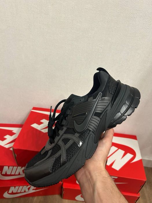 Продам красовки W Nike V2K RUN