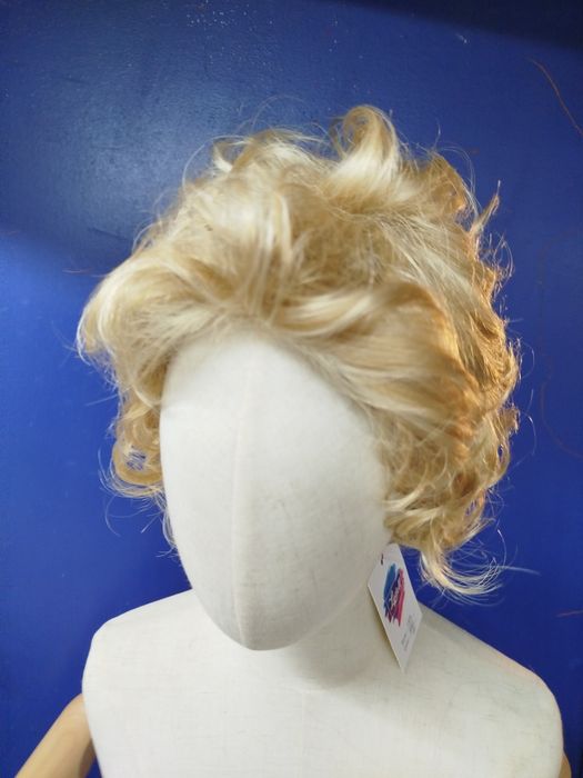 Peruka ciemny blond krótka (p017)