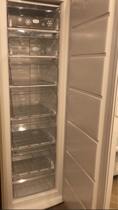 Морозильна камера zanussi