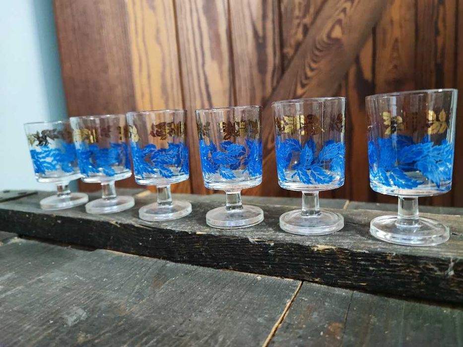 Zestaw starych kieliszków do wódki likieru  stopka Francja lata 60