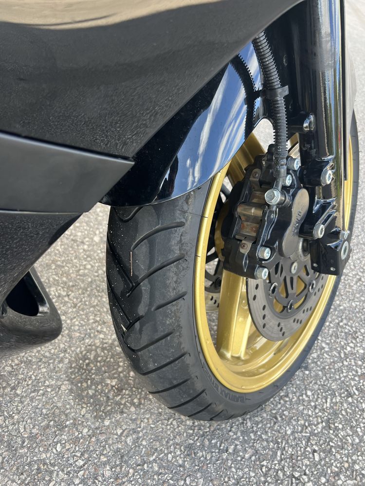 Kawasaki ZZ600 89 não paga IUC