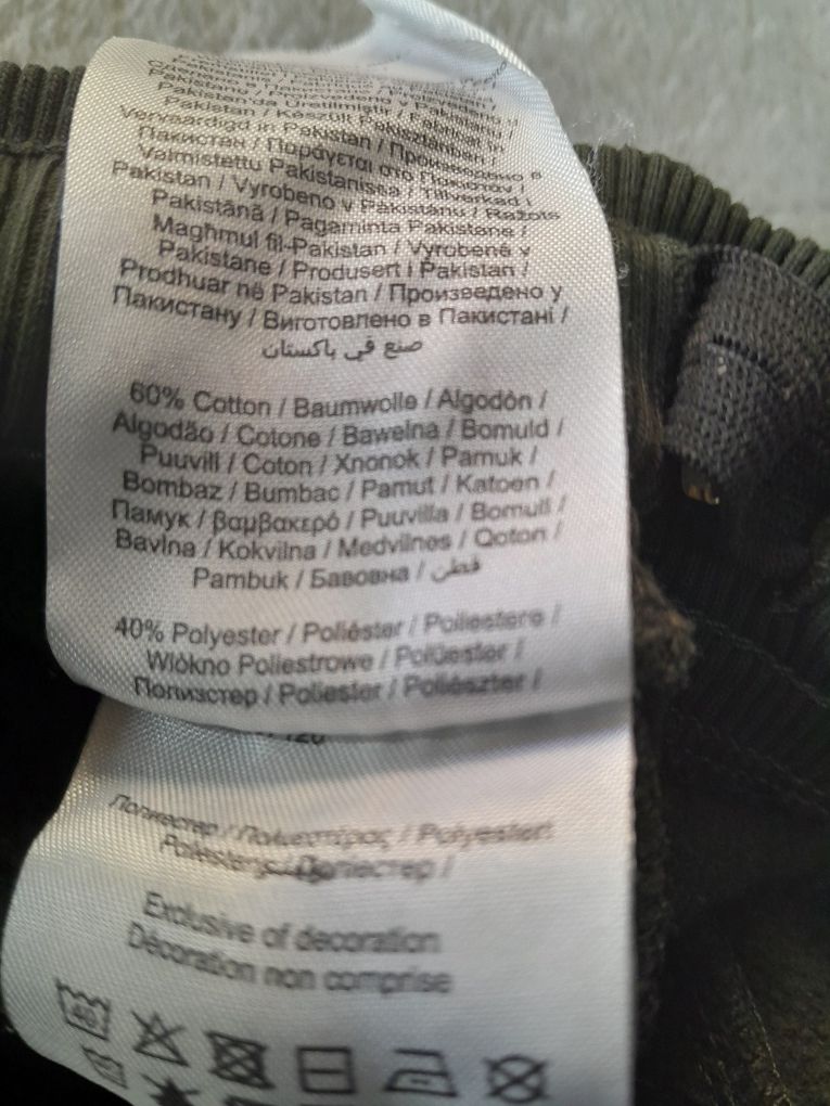 Nowe spodnie dresowe chłopięce z Name it.