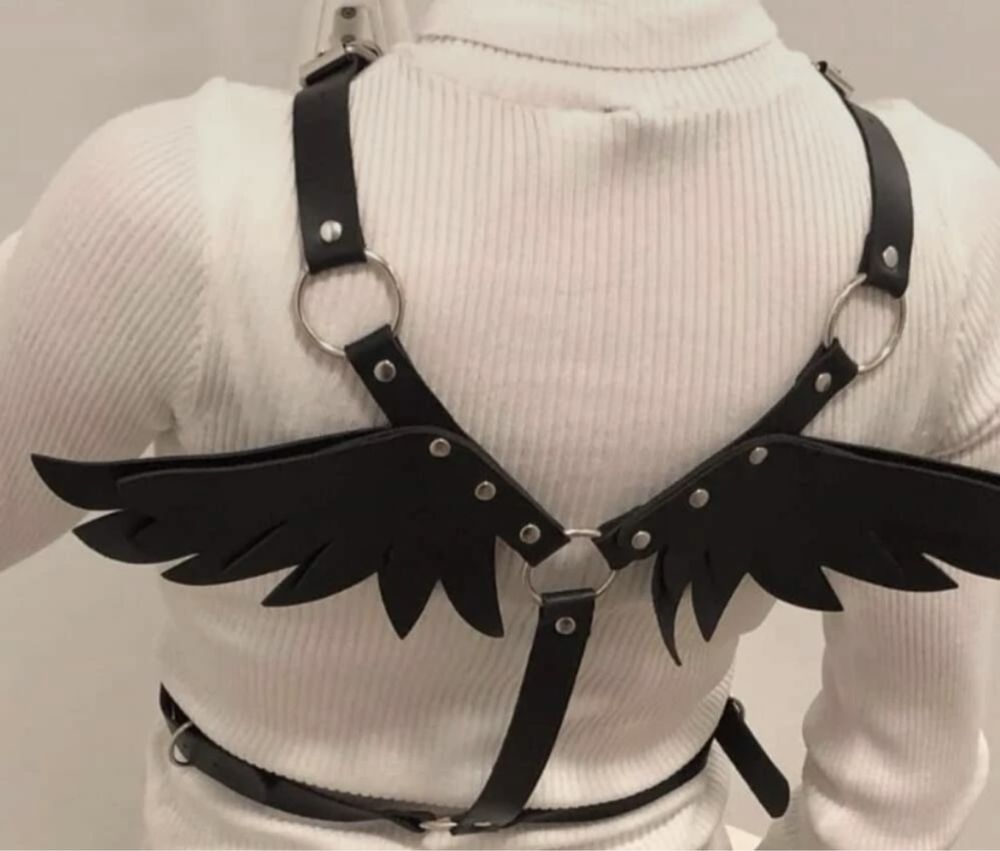 Harness uprząż skrzydła swag cosplay alternative punk goth rock kawaii