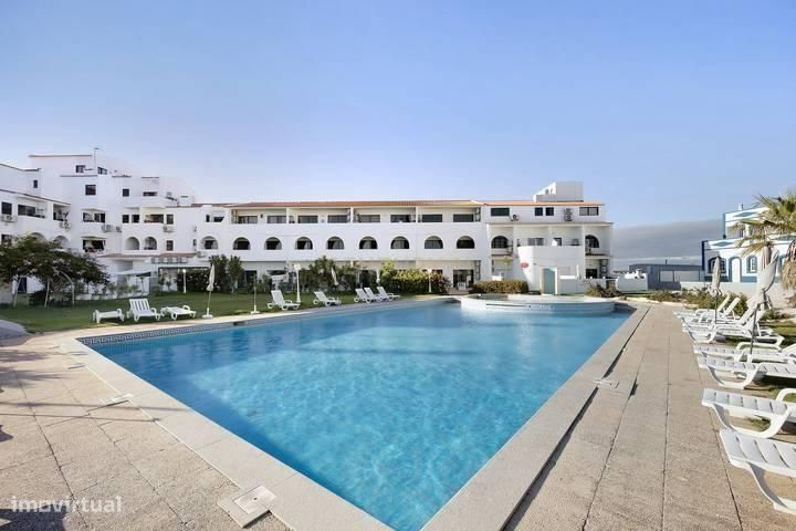 Apartamento T2 em Condomínio Fechado 2º Andar com Elevador com Piscina