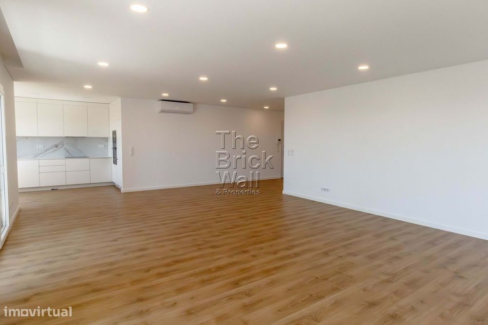 Apartamento com uma excelente vista e parq. para 1 carro no Bom Sucess