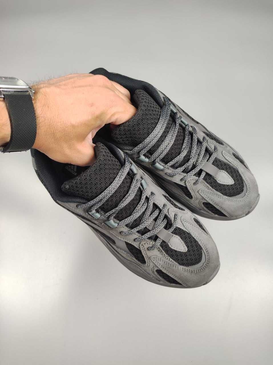 Чоловічі кросівки Adidas Yeezy Boost 700 сірий з чорним 6207 ТОПЧИК