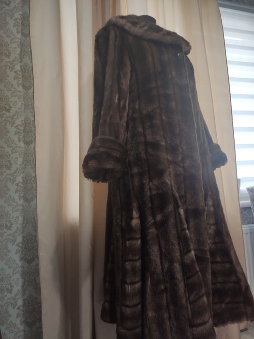Якісна шуба зі штучного хутра