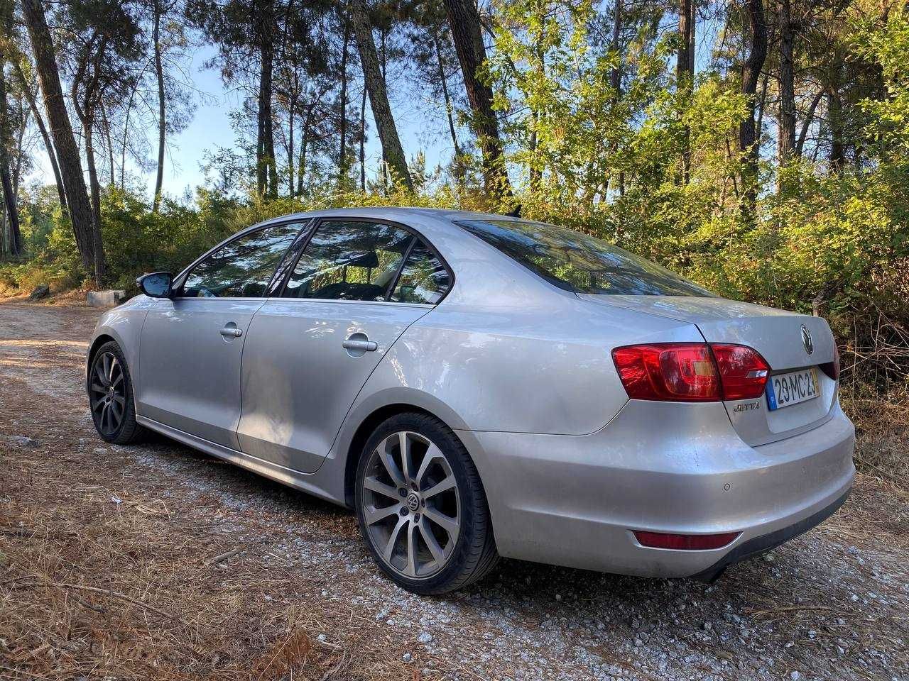 Volkswagen Jetta TDI 1.6 Highline caixa automática DSG