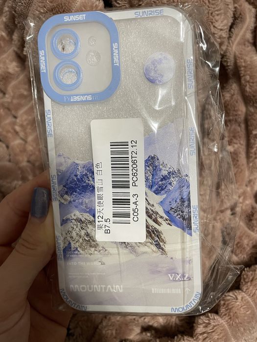 Case z motywem gór iPhone 12