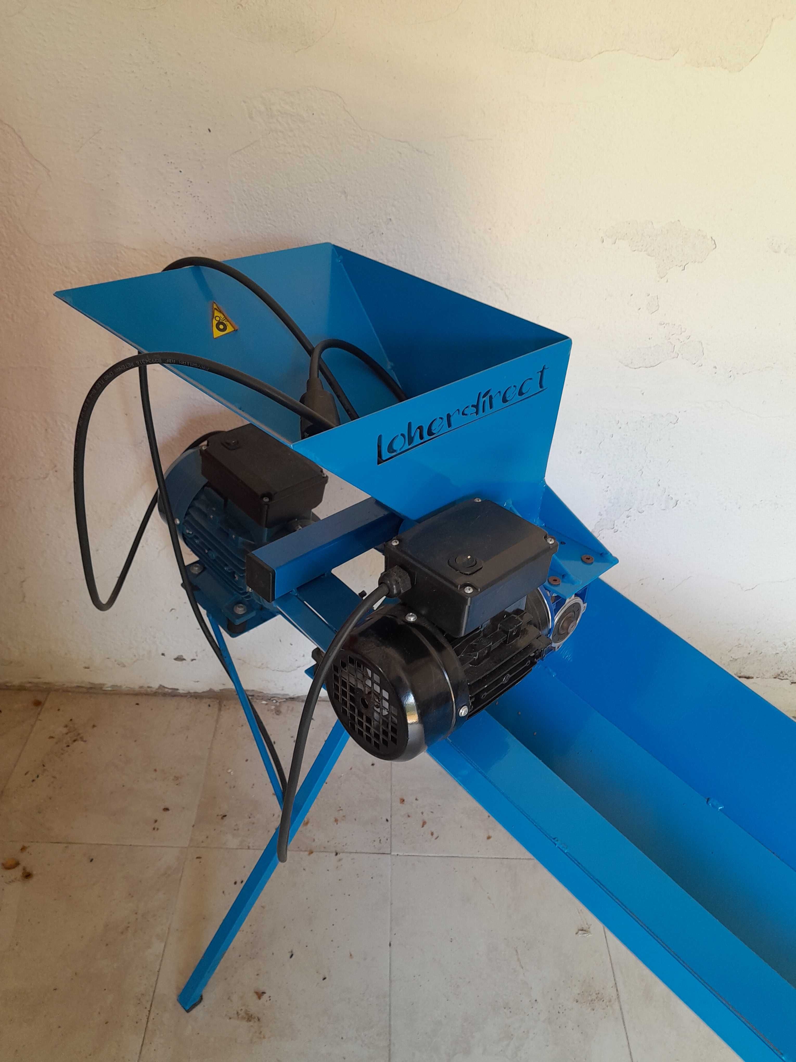 Máquina de partir e calibrar amendoa
