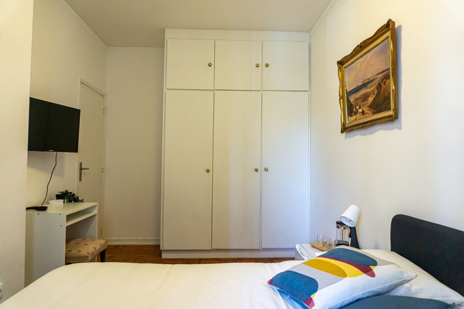 Quarto no Centro de Faro. Aluguel a semana com troca da roupa de cama.