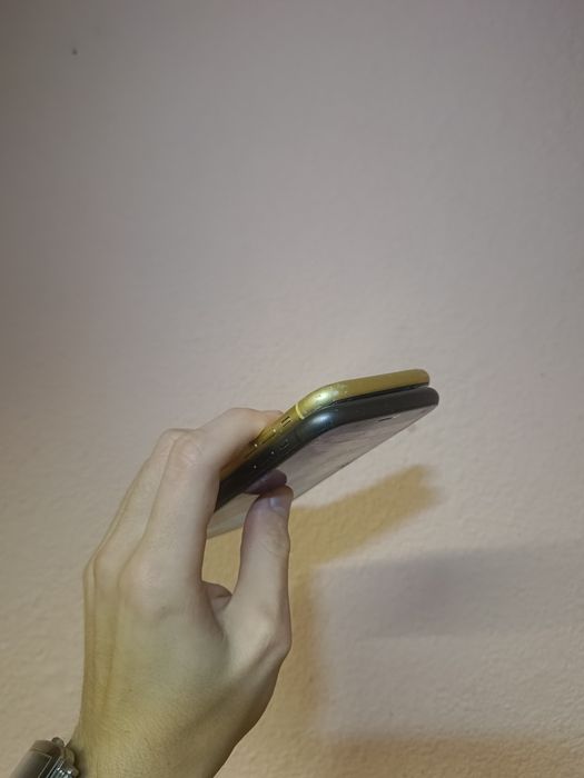 iPhone 11 128gb iCloud lock