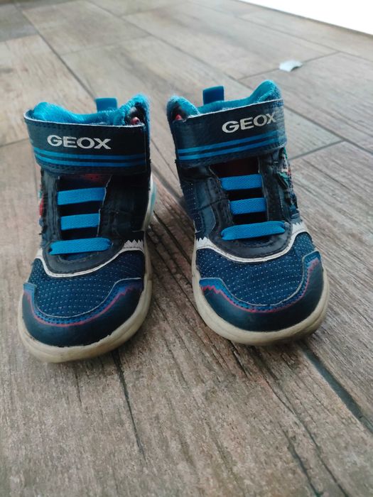 Buty sneakersy Geox 26 świecąca podeszwa